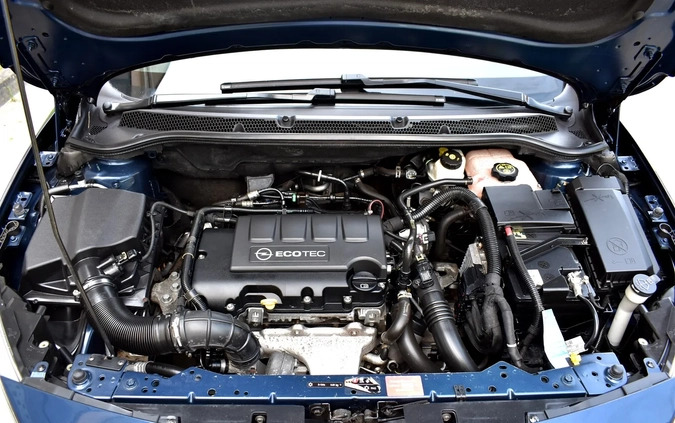 Opel Astra cena 26900 przebieg: 207121, rok produkcji 2012 z Elbląg małe 781